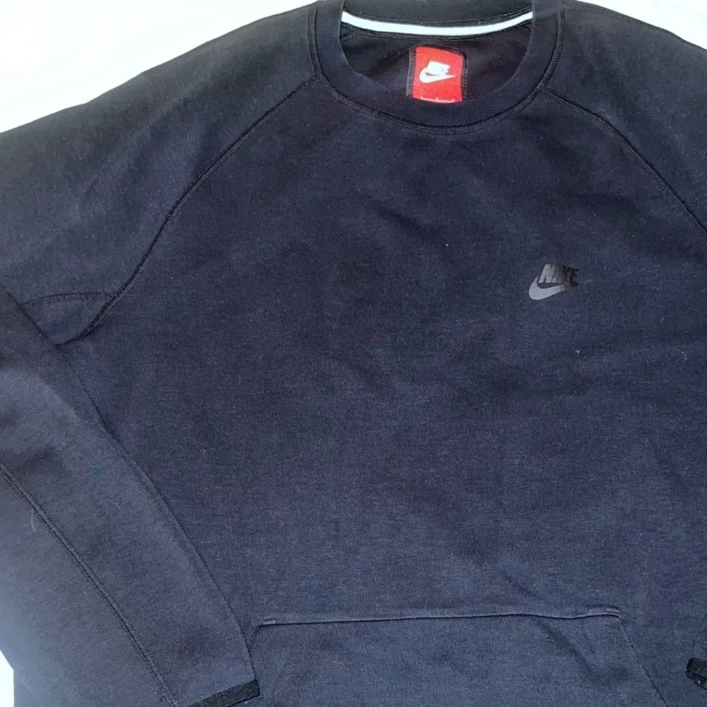 Nike tech fleece sweater